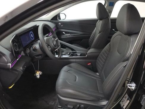 Used 2026 Hyundai Elantra Limited FWD image 7