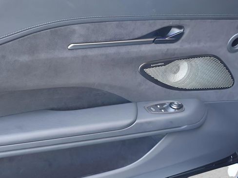 Used 2025 Aston Martin V8 Vantage Coupe image 11