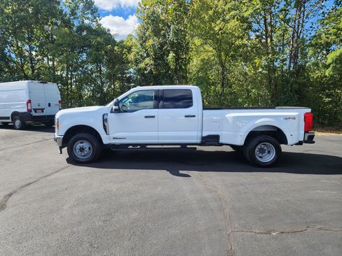 Certified 2024 Ford F350 XLT image 2
