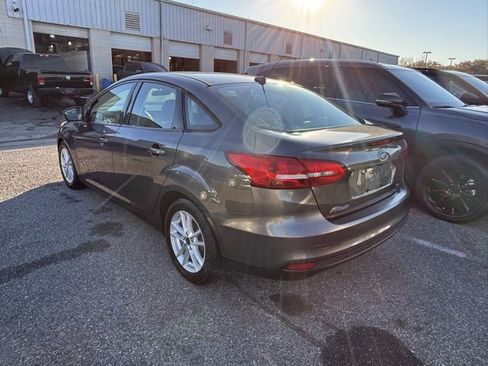 Used 2018 Ford Focus SE image 4