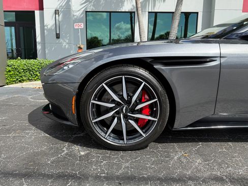 Used 2019 Aston Martin DB11 Volante image 11