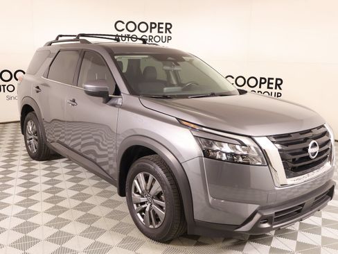 Used 2025 Nissan Pathfinder SV FWD image 1
