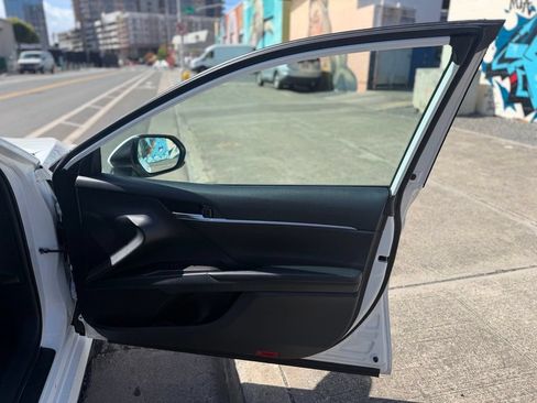 Used 2022 Toyota Camry LE FWD image 9