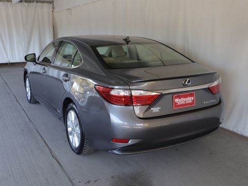 Used 2013 Lexus ES 300h w/ Luxury Pkg image 24