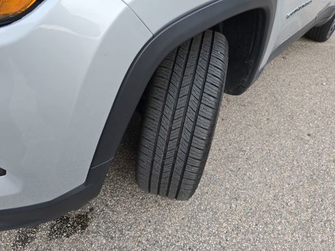 Used 2024 Jeep Compass Limited image 34