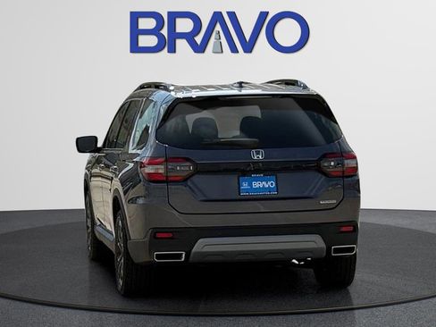 New 2025 Honda Pilot Touring image 9