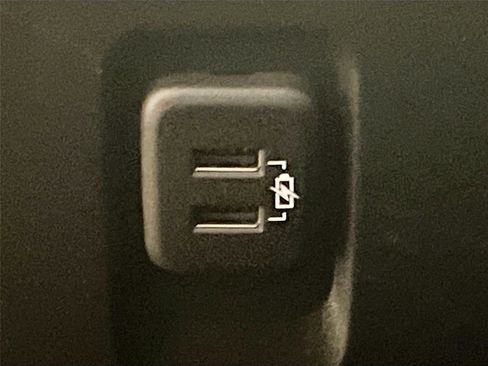 Used 2021 Chevrolet Traverse LT image 24