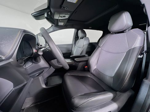 Certified 2024 Toyota Sienna XLE Woodland Edition AWD/4WD image 11