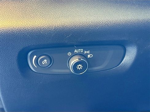 Used 2023 Chevrolet Traverse LT w/ Midnight/Sport Edition image 10