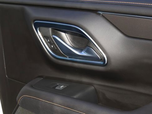 Used 2023 GMC Yukon AT4 w/ AT4 Premium Package image 18