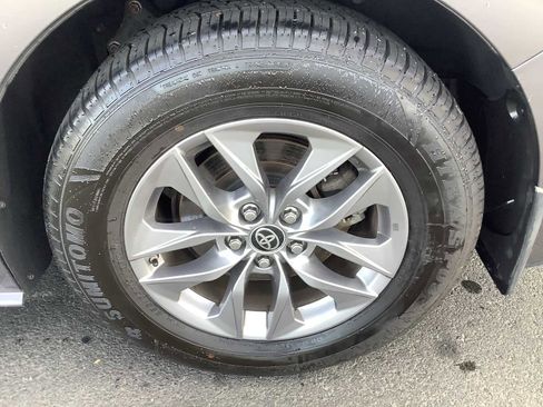 Used 2021 Toyota Sienna XLE image 7