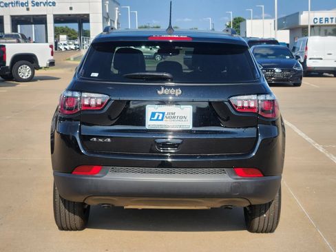 Used 2026 Jeep Compass Latitude AWD/4WD image 6