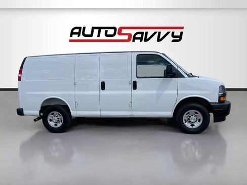 Used 2025 Chevrolet Express 2500 w/ Driver Convenience Package RWD image 8
