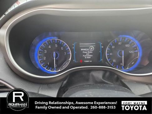Used 2017 Chrysler Pacifica Touring FWD image 7