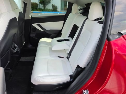 Used 2022 Tesla Model Y Long Range AWD/4WD image 42