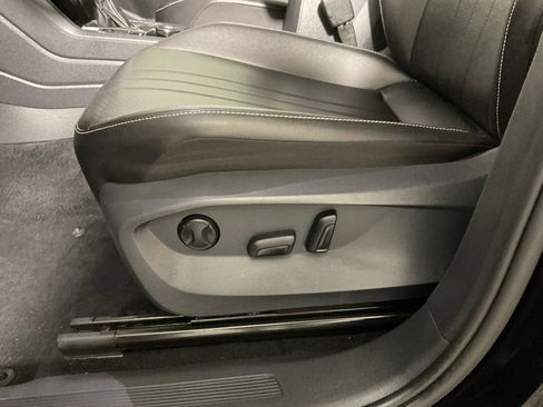 Used 2022 Volkswagen Tiguan SE AWD/4WD image 21