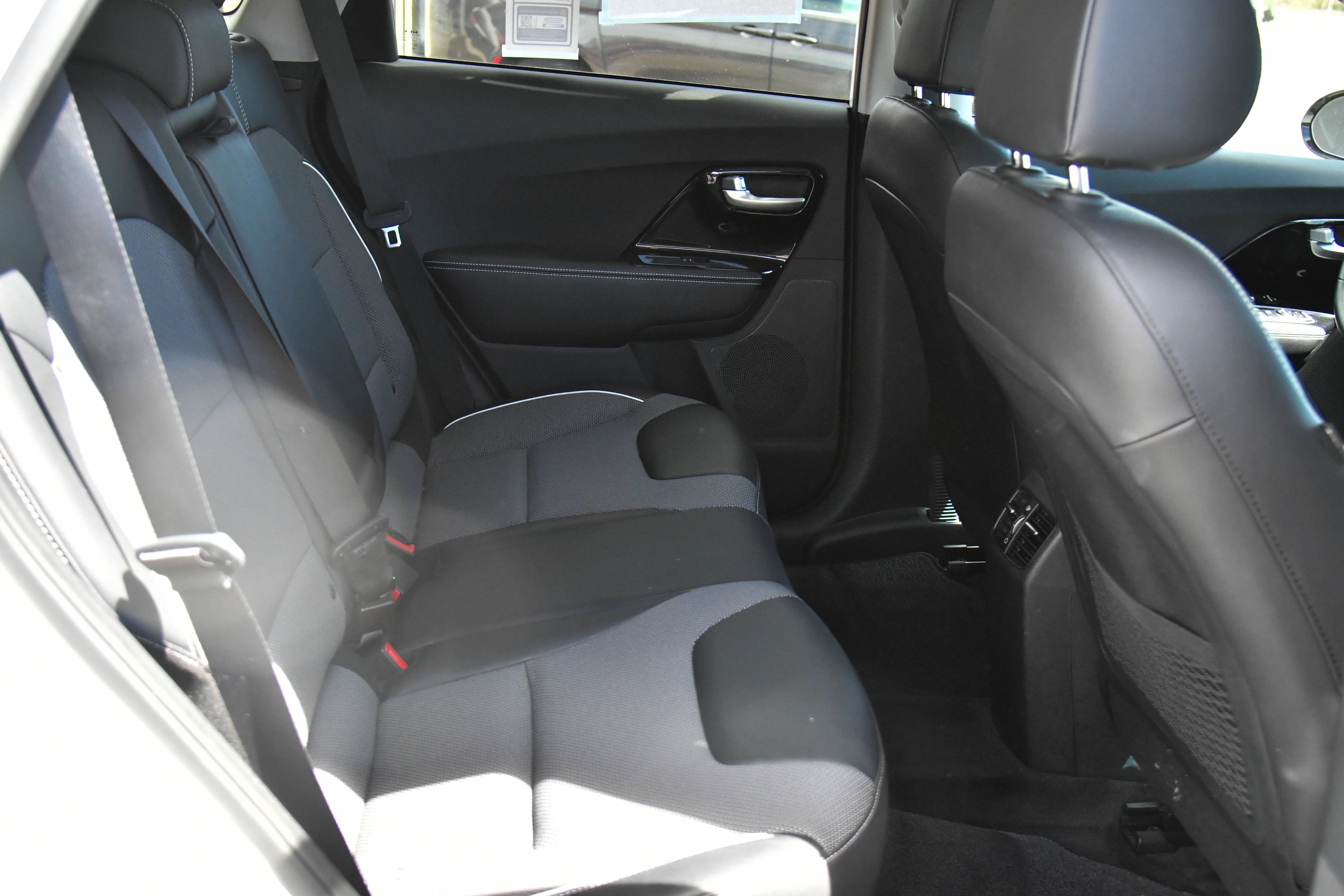 Used 2022 Kia Niro EX FWD image 42