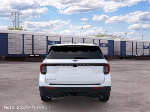 New 2026 Ford Explorer Active RWD image 5