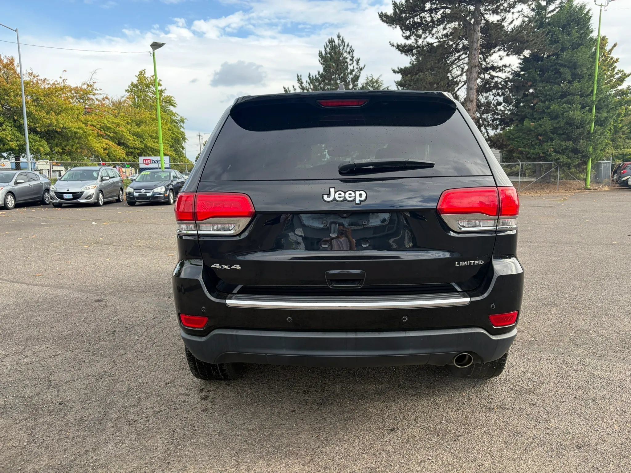 Used 2017 Jeep Grand Cherokee Limited w/ Luxury Group II AWD/4WD image 4