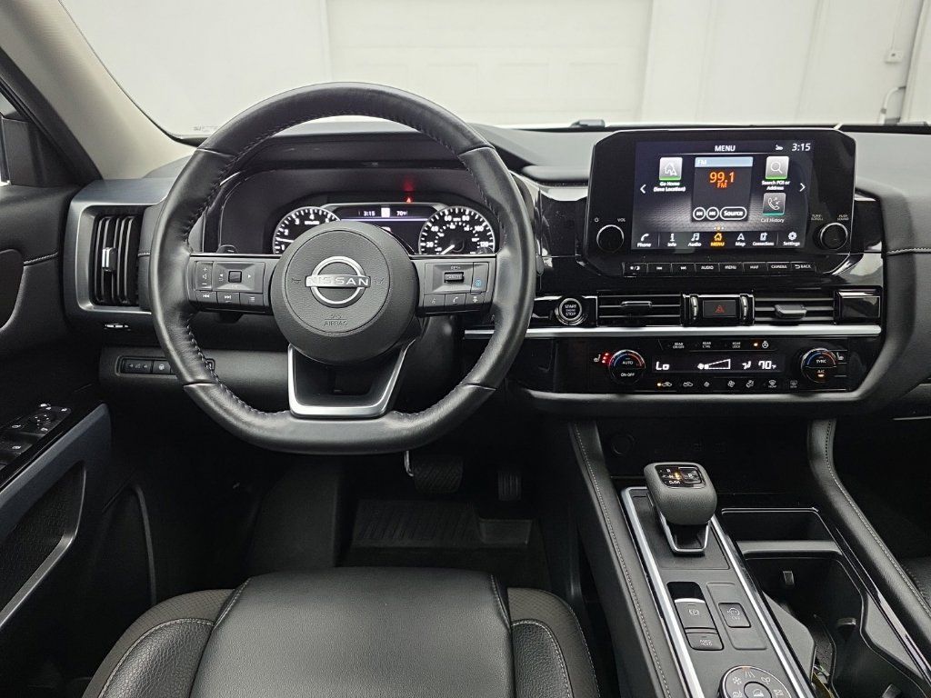Used 2024 Nissan Pathfinder SL w/ Lighting Package (N92) AWD/4WD image 12