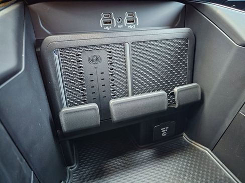 New 2026 RAM 1500 4x4 Crew Cab image 25