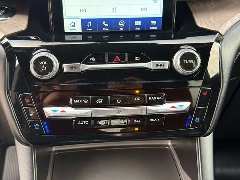 Used 2023 Ford Explorer Platinum w/ Technology Package AWD/4WD image 25
