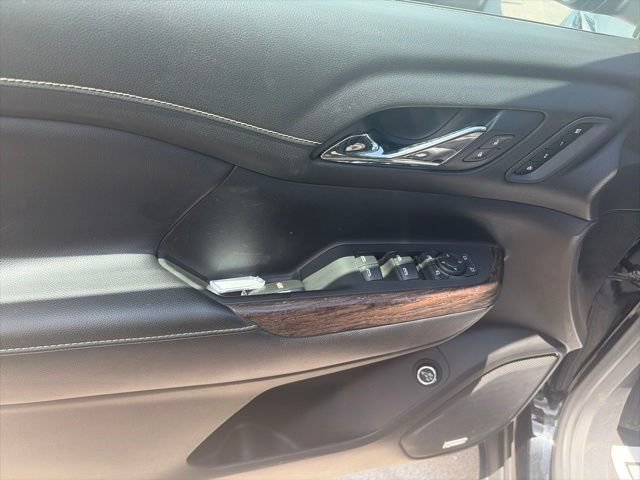 Used 2021 GMC Acadia Denali w/ Denali Technology Package FWD image 17