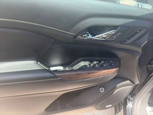 Used 2021 GMC Acadia Denali w/ Denali Technology Package FWD image 17