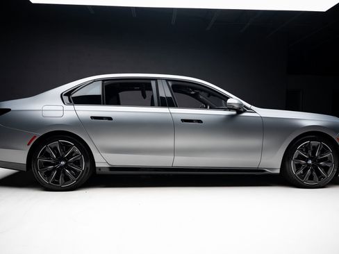 Used 2023 BMW 760i xDrive w/ Executive Package AWD/4WD image 37