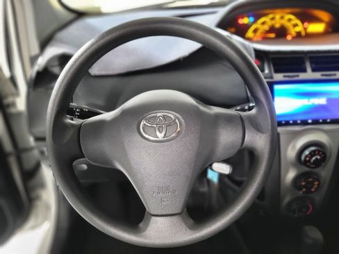 Used 2009 Toyota Yaris 4-Door Hatchback image 15