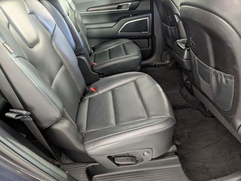 Used 2025 Kia Telluride S image 32