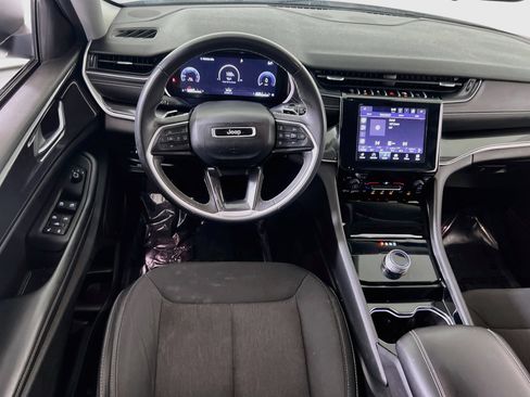 Used 2023 Jeep Grand Cherokee Laredo RWD image 20