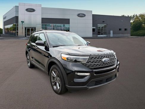 Used 2024 Ford Explorer XLT w/ Equipment Group 202A AWD/4WD image 2