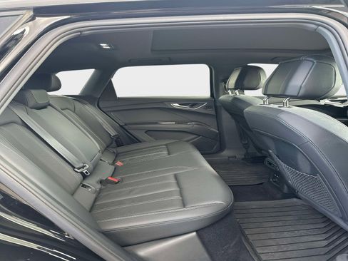 Used 2023 Audi Q4 e-tron Premium Plus w/ Premium Plus image 8