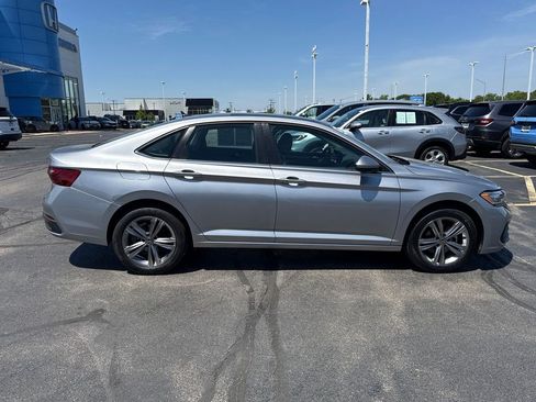 Used 2022 Volkswagen Jetta SE w/ Panoramic Sunroof Package FWD image 12