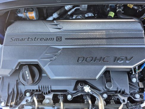 Certified 2025 Hyundai Elantra Limited image 35