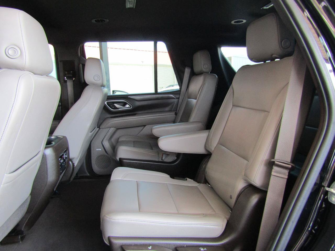 Used 2021 Chevrolet Tahoe Z71 w/ Z71 Off-Road Package AWD/4WD image 9