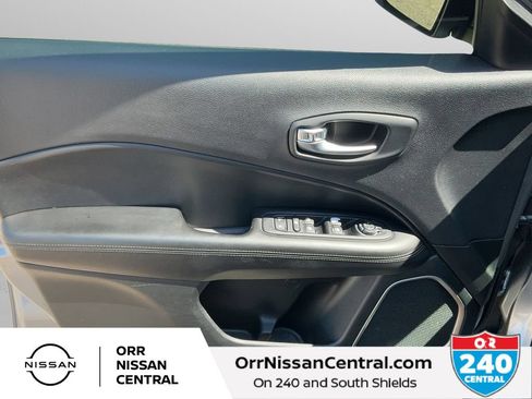 Used 2019 Jeep Compass Latitude FWD image 16