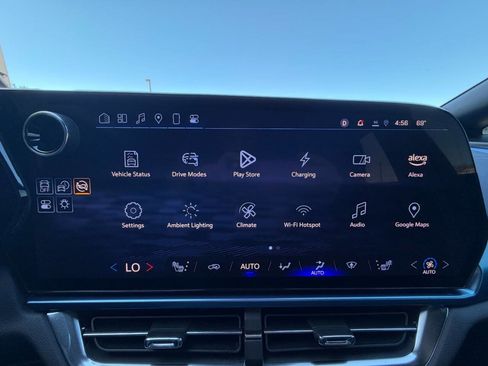 Used 2024 Chevrolet Equinox EV LT AWD/4WD image 24