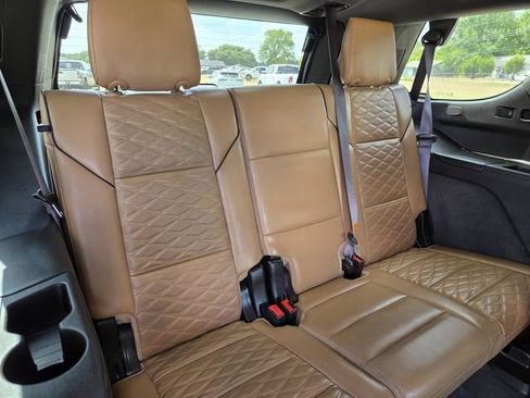 Used 2022 Cadillac Escalade Premium Luxury AWD/4WD image 34