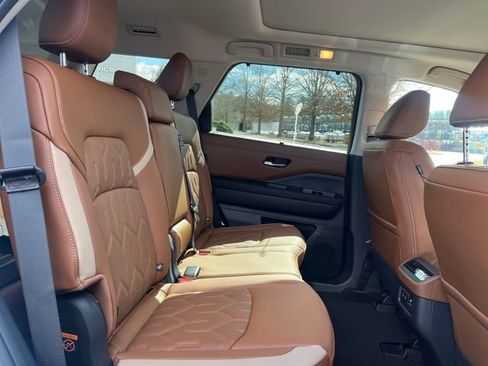 New 2026 Nissan Pathfinder Platinum w/ Cargo Package AWD/4WD image 11