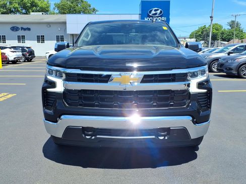 Used 2022 Chevrolet Silverado 1500 LT AWD/4WD image 2