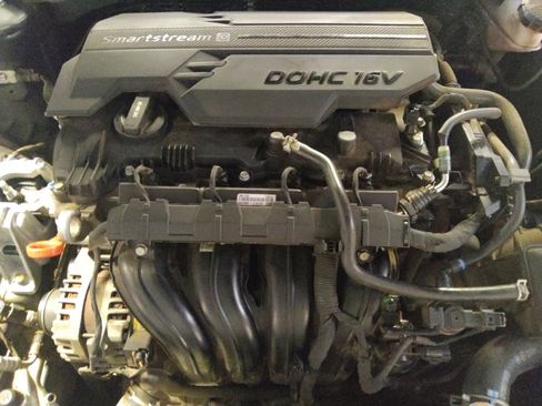 Used 2021 Hyundai Elantra SEL FWD image 30