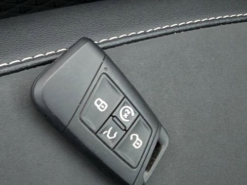 Used 2022 Volkswagen Taos SE image 25