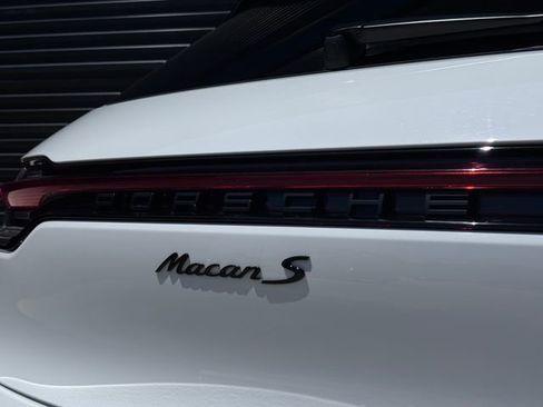 Certified 2024 Porsche Macan S AWD/4WD image 29