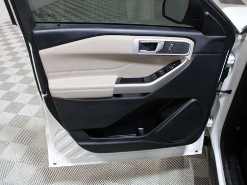 Used 2022 Ford Explorer XLT w/ Equipment Group 202A image 9