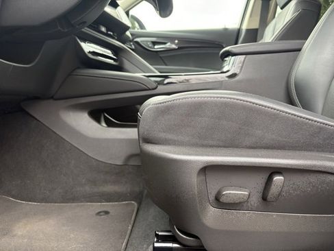 Certified 2023 Buick Envision Essence image 28