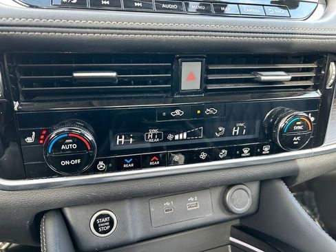 Used 2023 Nissan Rogue Platinum w/ Platinum Premium Package image 36