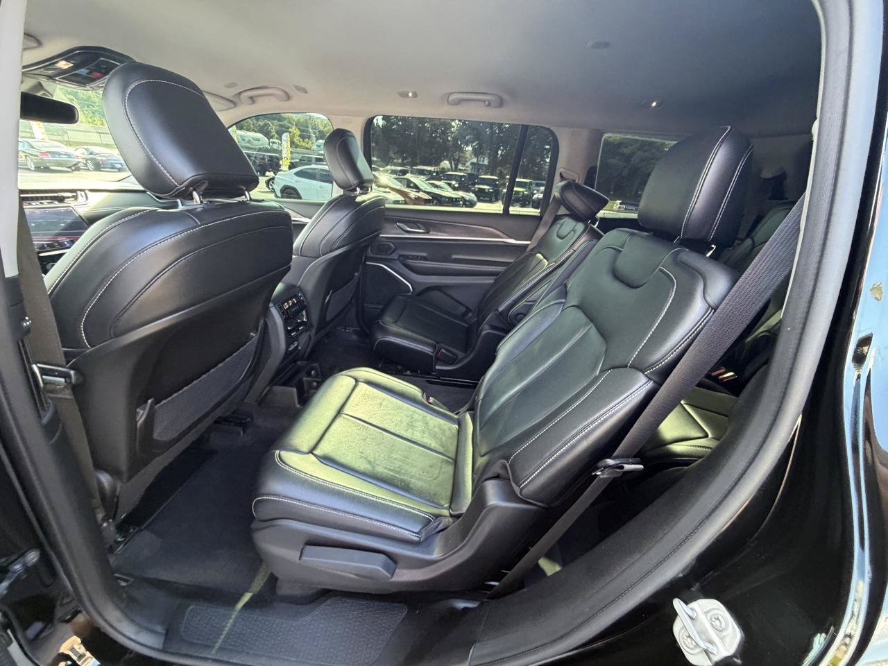 Used 2021 Jeep Grand Cherokee L Limited AWD/4WD image 30