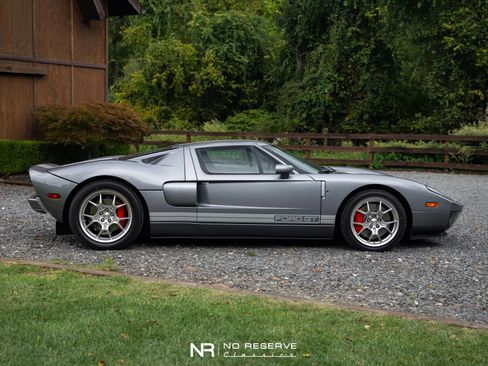 Used 2006 Ford GT image 11